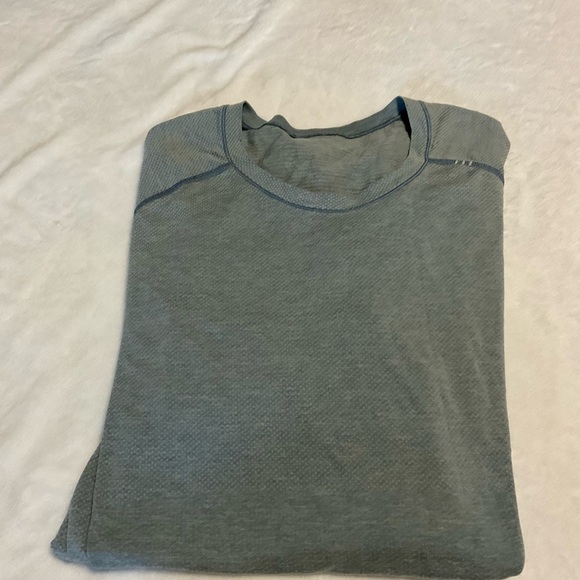Men's Lululemon Metal Vent Tech Short Sleeve Gray Shirt - Picture 10 of 11